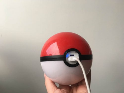 Pokéball Battery Charger in Shape of Pokeball